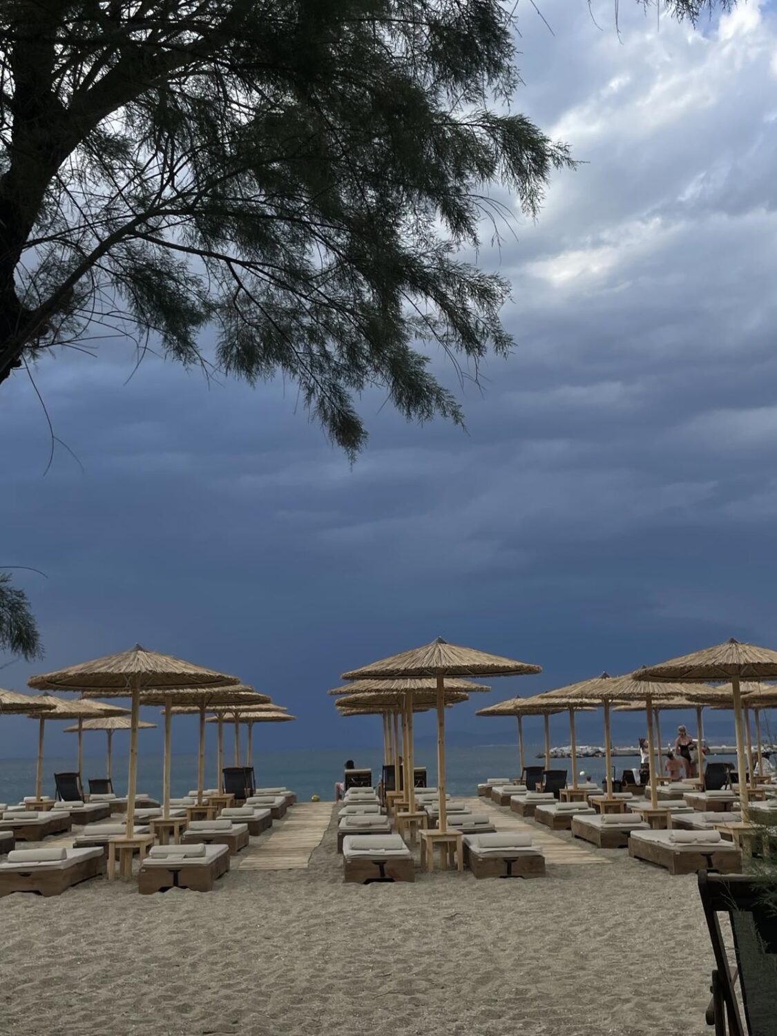 Ψάθινες ομπρέλες για beach bar και ξενοδοχεία