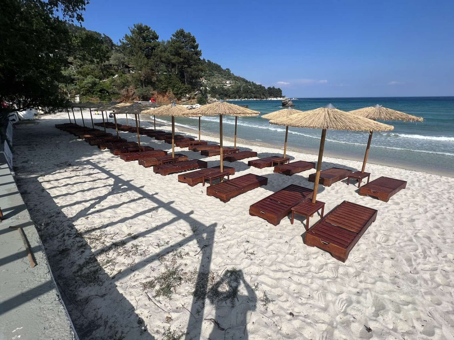 Ξύλινες ξαπλώστρες για beach bar και ξενοδοχεία