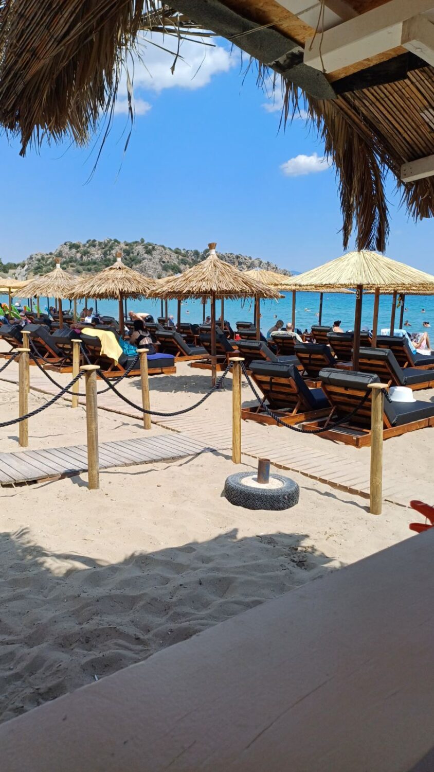 Ξύλινες ξαπλώστρες για beach bar και ξενοδοχεία