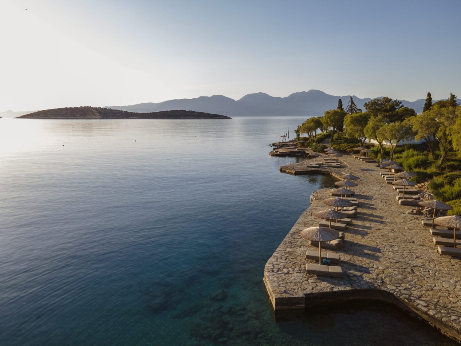 Ψάθινες ομπρέλες για beach bar και ξενοδοχεία