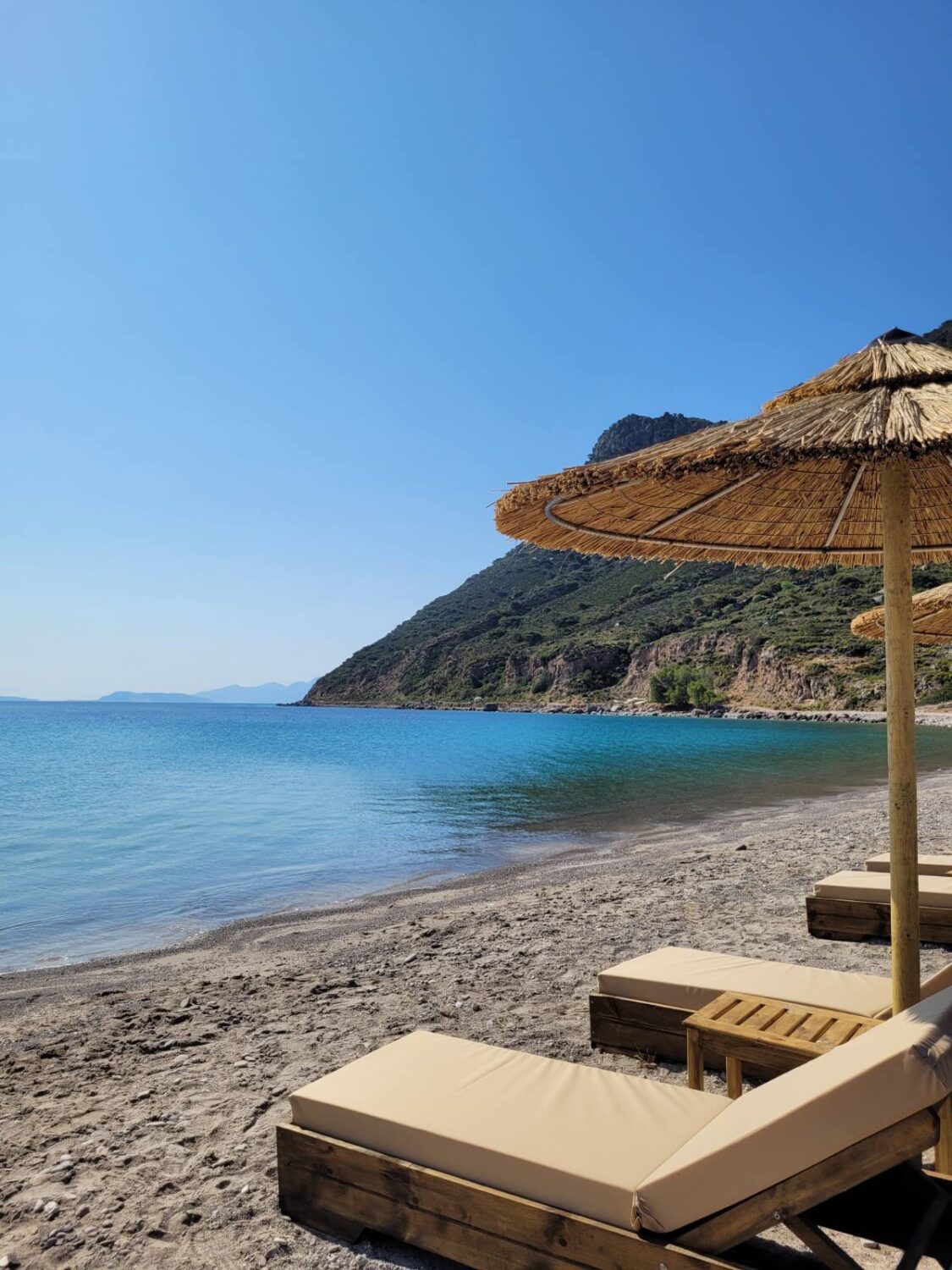 Ξύλινες ξαπλώστρες για beach bar και ξενοδοχεία