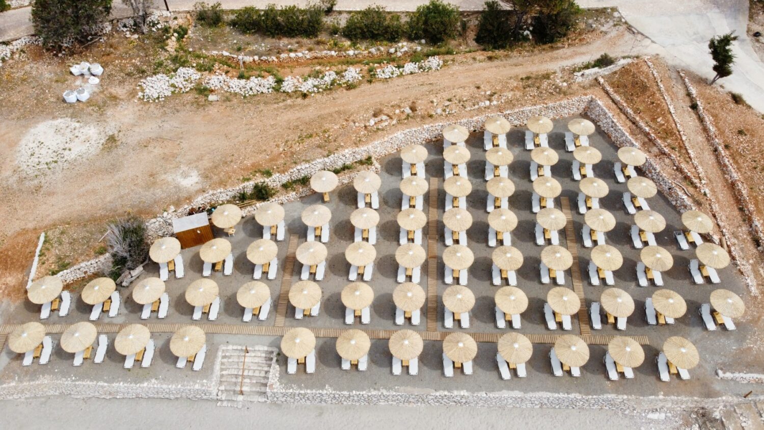 Ψάθινες ομπρέλες για beach bar και ξενοδοχεία