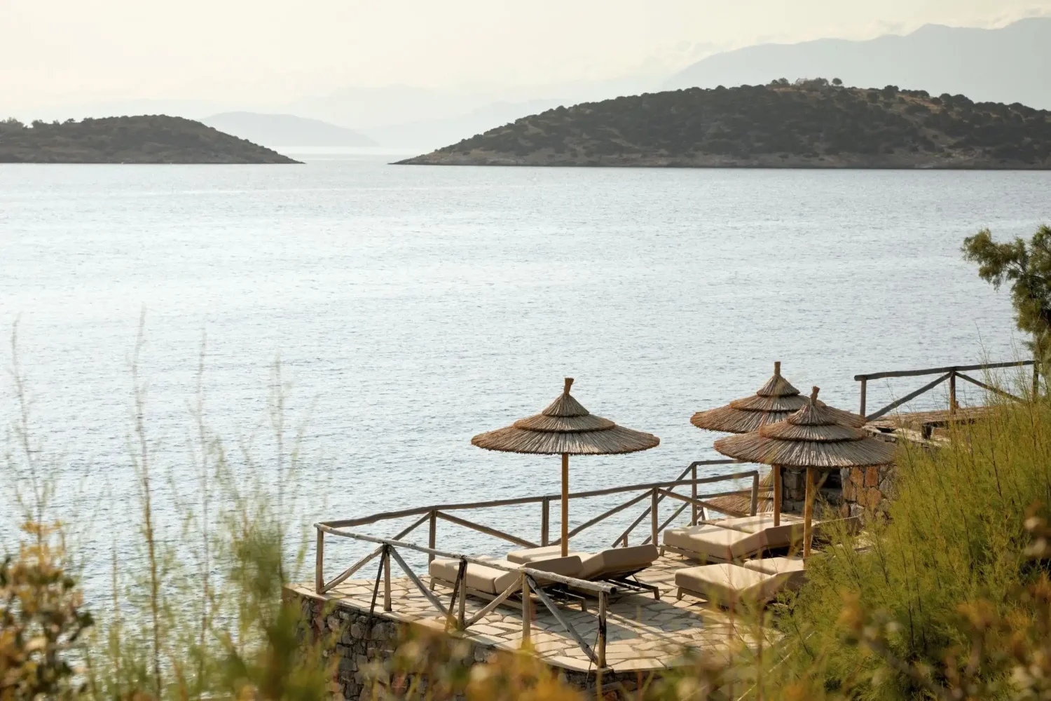 Ψάθινες ομπρέλες για beach bar και ξενοδοχεία