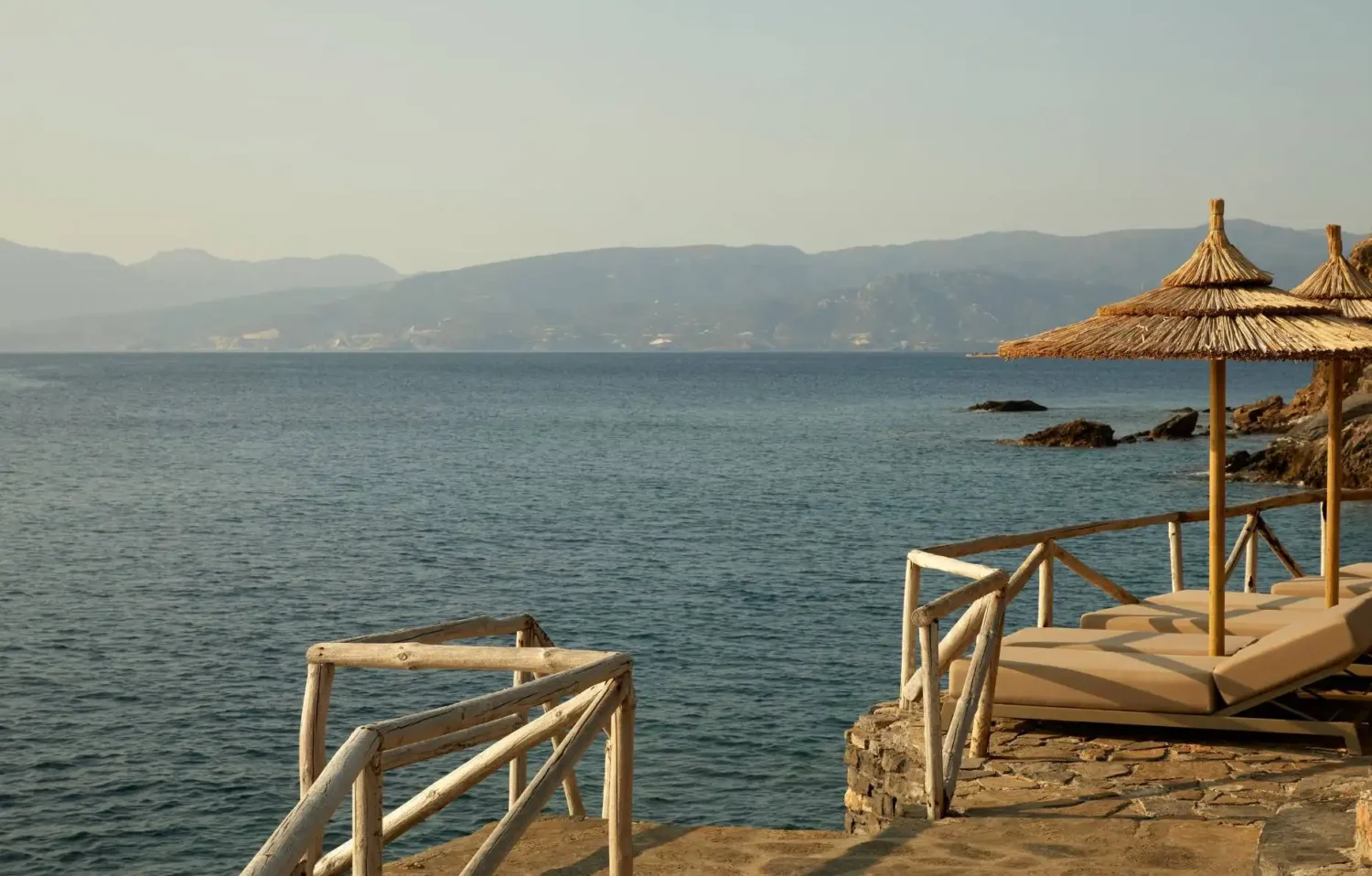 Ψάθινες ομπρέλες για beach bar και ξενοδοχεία