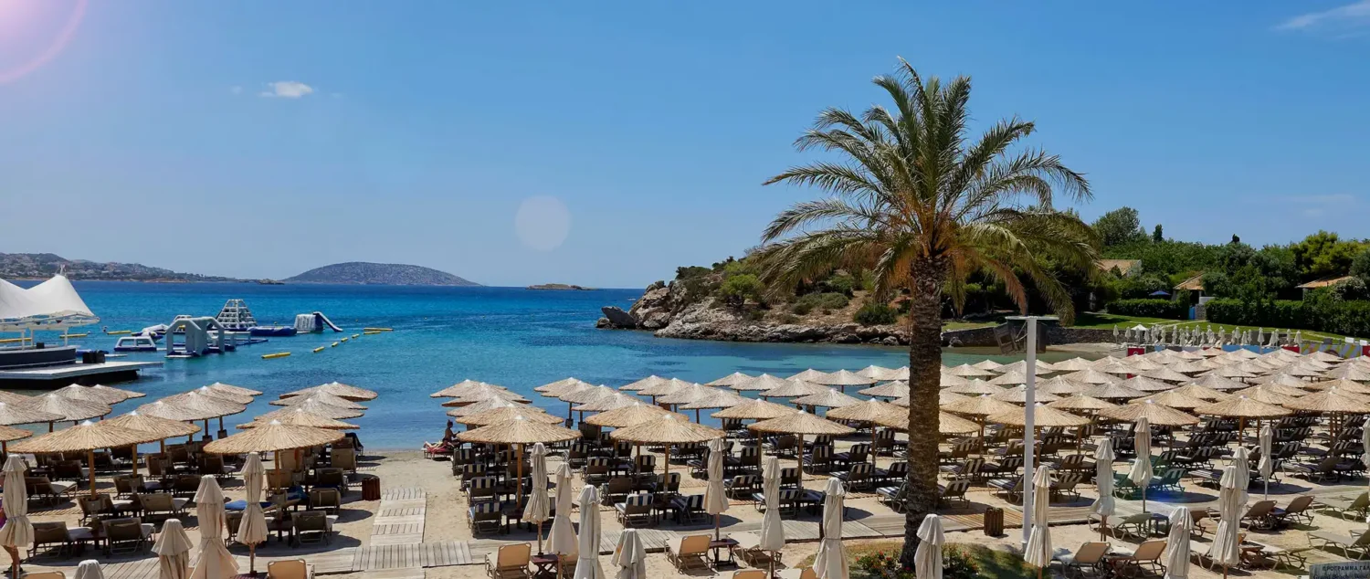 Ψάθινες ομπρέλες beach bar παραλίας Πάρος