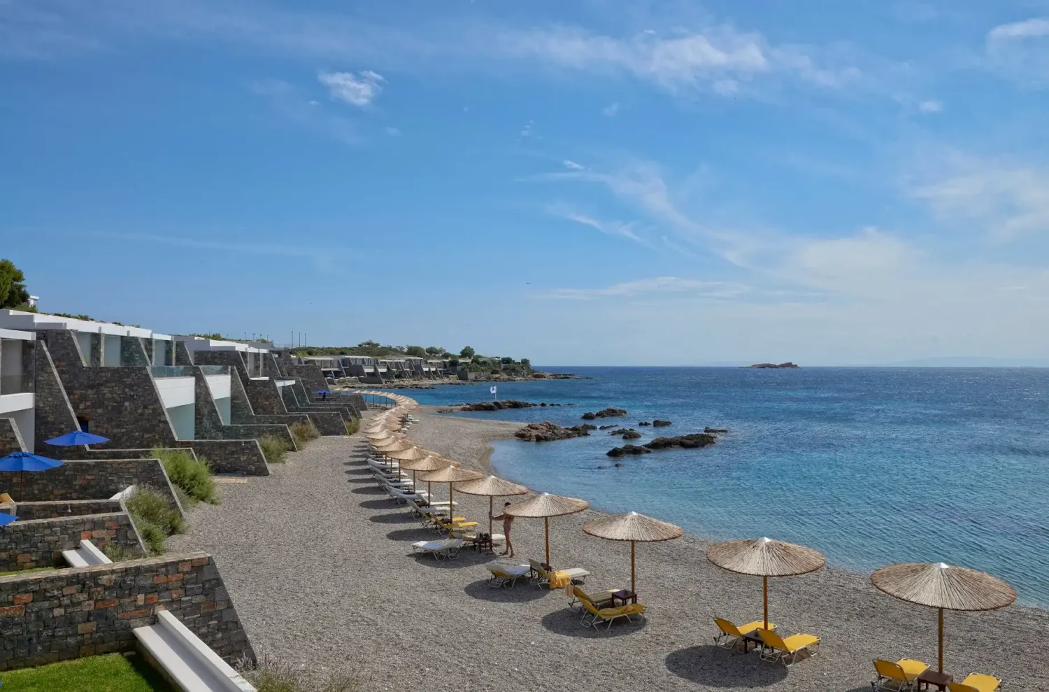 Ψάθινες ομπρέλες beach bar παραλίας Πάρος