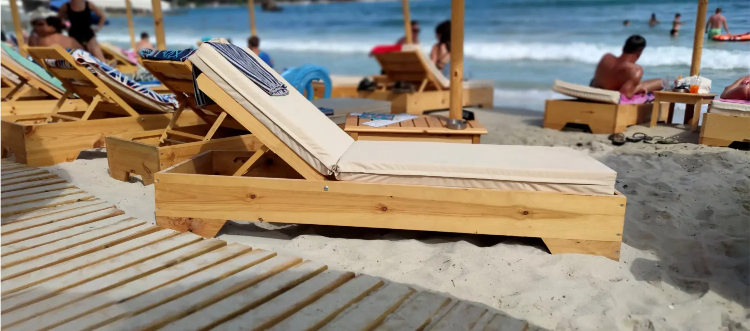 Ξύλινη ξαπλώστρα για beach bar και παραλία θαλάσσης Λημνος