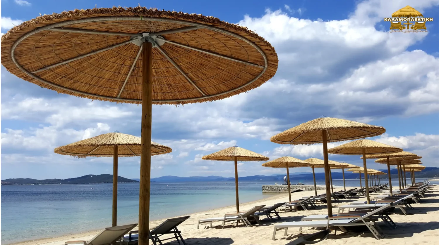 Ψάθινες ομπρέλες για beach bar και ξενοδοχεία