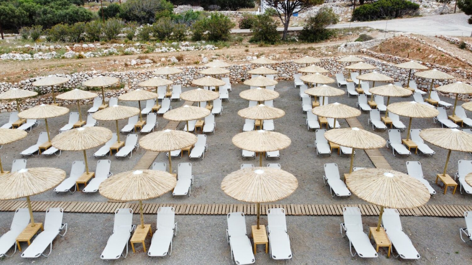 Ψάθινες ομπρέλες για beach bar και ξενοδοχεία